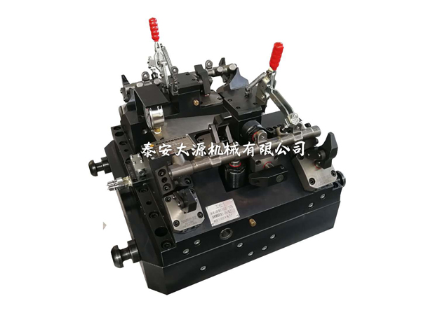 點(diǎn)擊查看詳細(xì)信息標(biāo)題：高壓共軌管臥加保壓夾具OP10 閱讀次數(shù)：4166